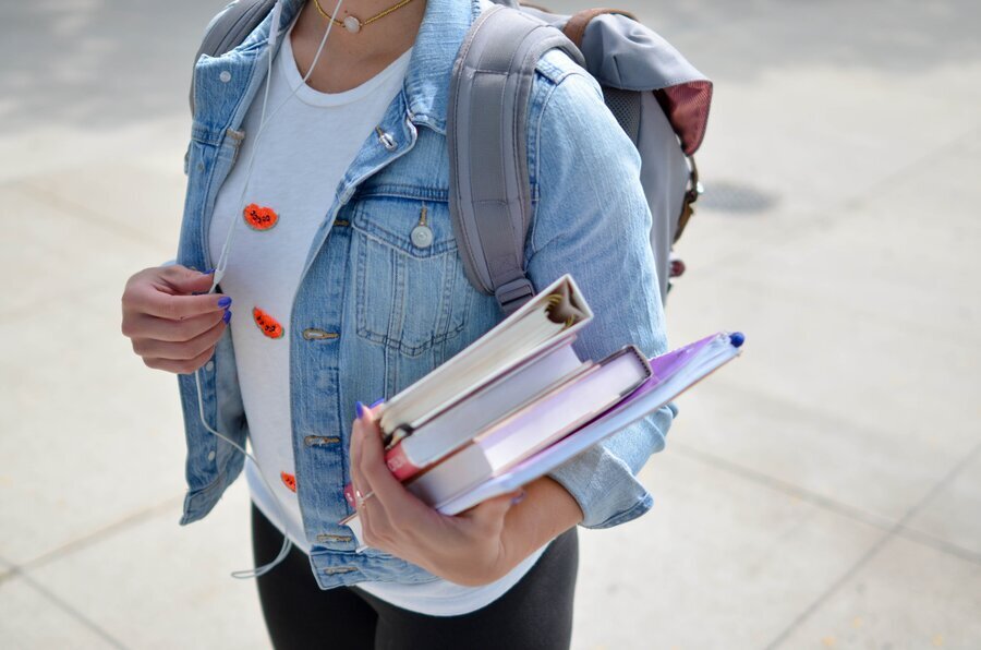 Going Back to School? Here's Your Basic School Equipment Starter Kit! | MotionGrey