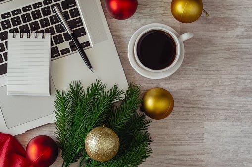 Green Holiday Decorating Tips for Your Workspace | MotionGrey