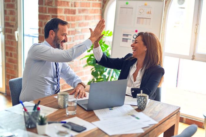 Collaboration and Standing Desk: The Link that Enhances Any Work Environment