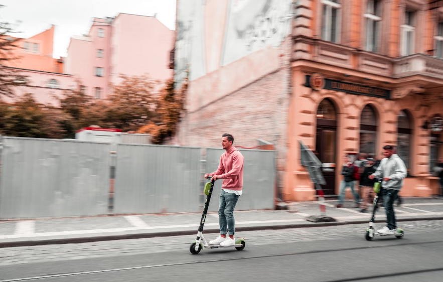 Electric Scooter vs. Electric Bike: Which One is for You?