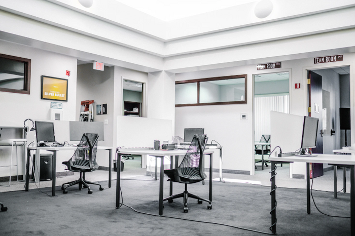 High Back Chair vs Mid Back Chair: Which is Better?