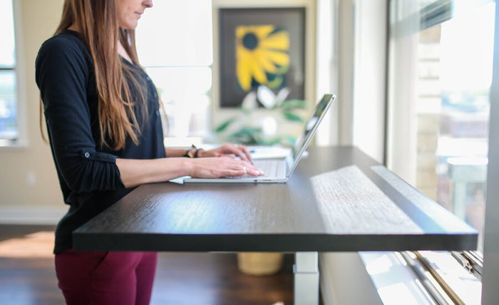Transitioning to a Sit-Stand Lifestyle: Here’s How to Do It Right | MotionGrey