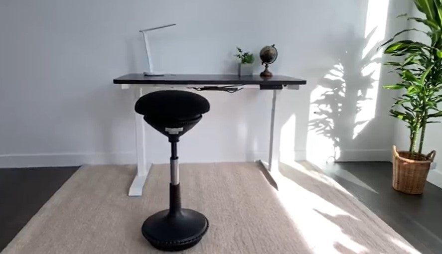 Wobble  Sit-stand stool behind your desk