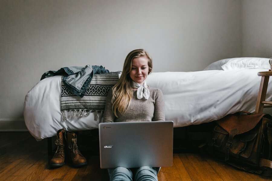 Working with Laptop on Your Lap and Other Unhealthy Work Habits You Need to Replace Now